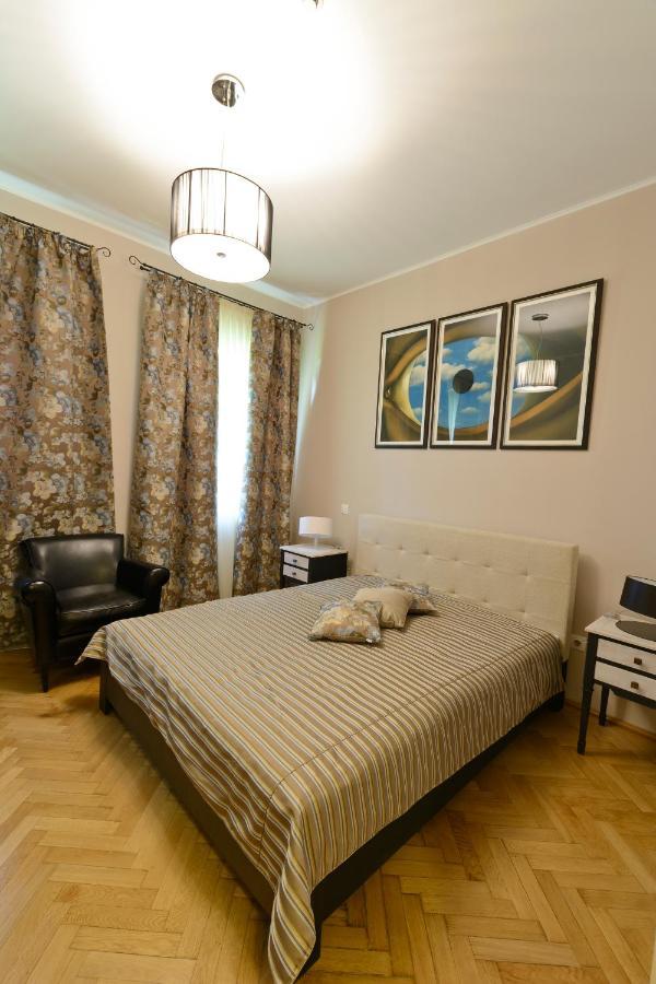 Pensiunea Elphin Targu Mures Exterior photo